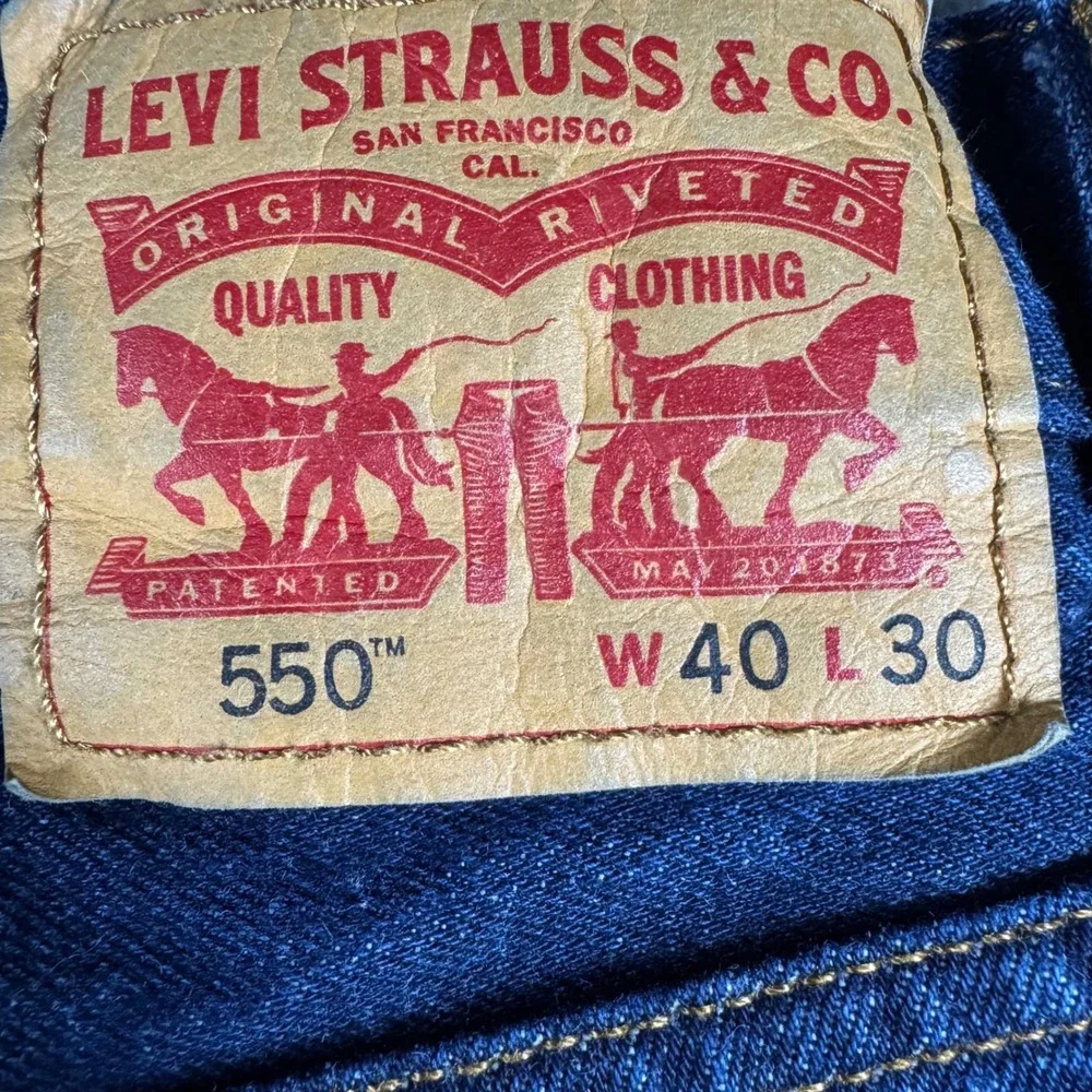 Levis 550 Relaxed Fit Jeans Mens 40x30 (Fits 40x26) Dark Wash Indigo Tapered Leg